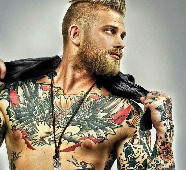 As mulheres são mais atraídas por homens com tatuagens?